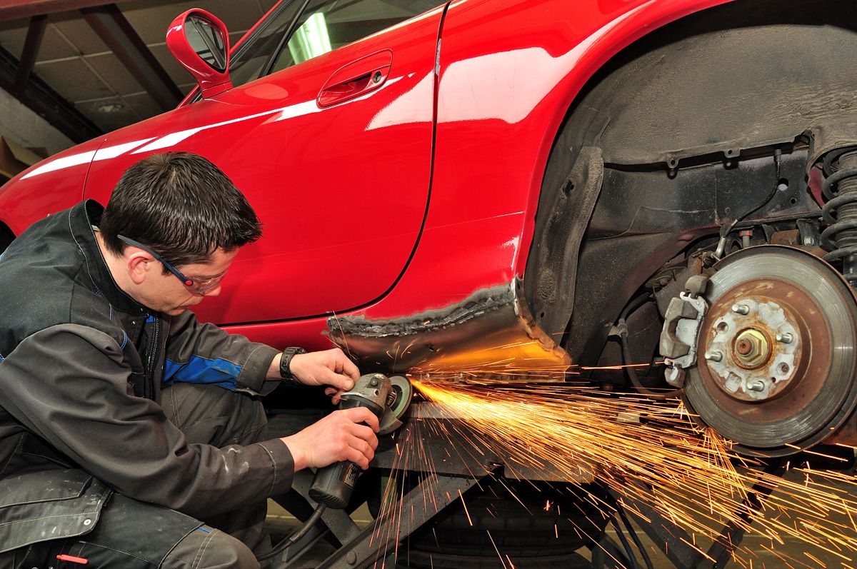 body shop technician repairing car