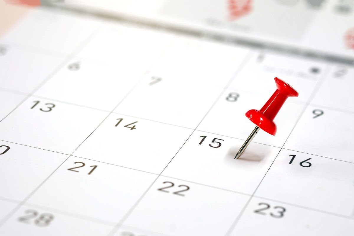 pin marking calendar for auto body shop appointment